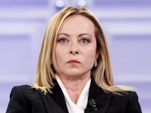 Sondaggi politici: cresce Fratelli d&#8217;Italia e la fiducia in Meloni, bene il Pd mentre cala M5S e Lega