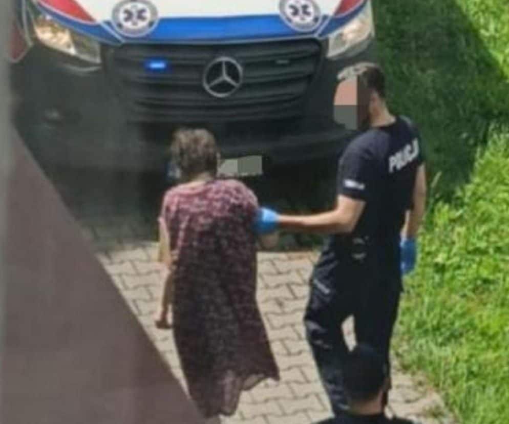 Mirella accompagnata dalla polizia