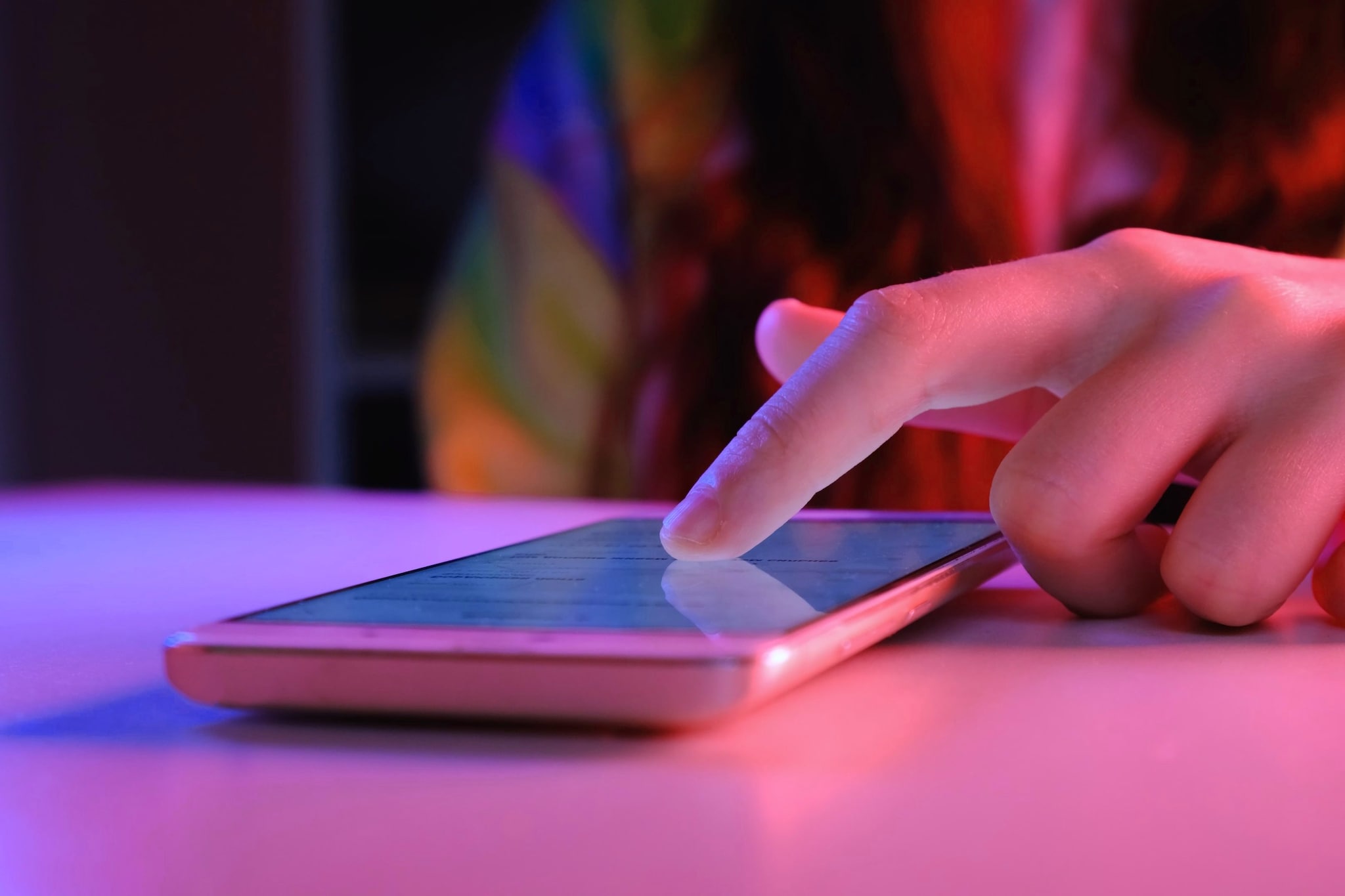 A 14 anni perde la vita in scooter, odio sui social: “Godo che sei morto”. Il papà: “Vorrei sapere perché”