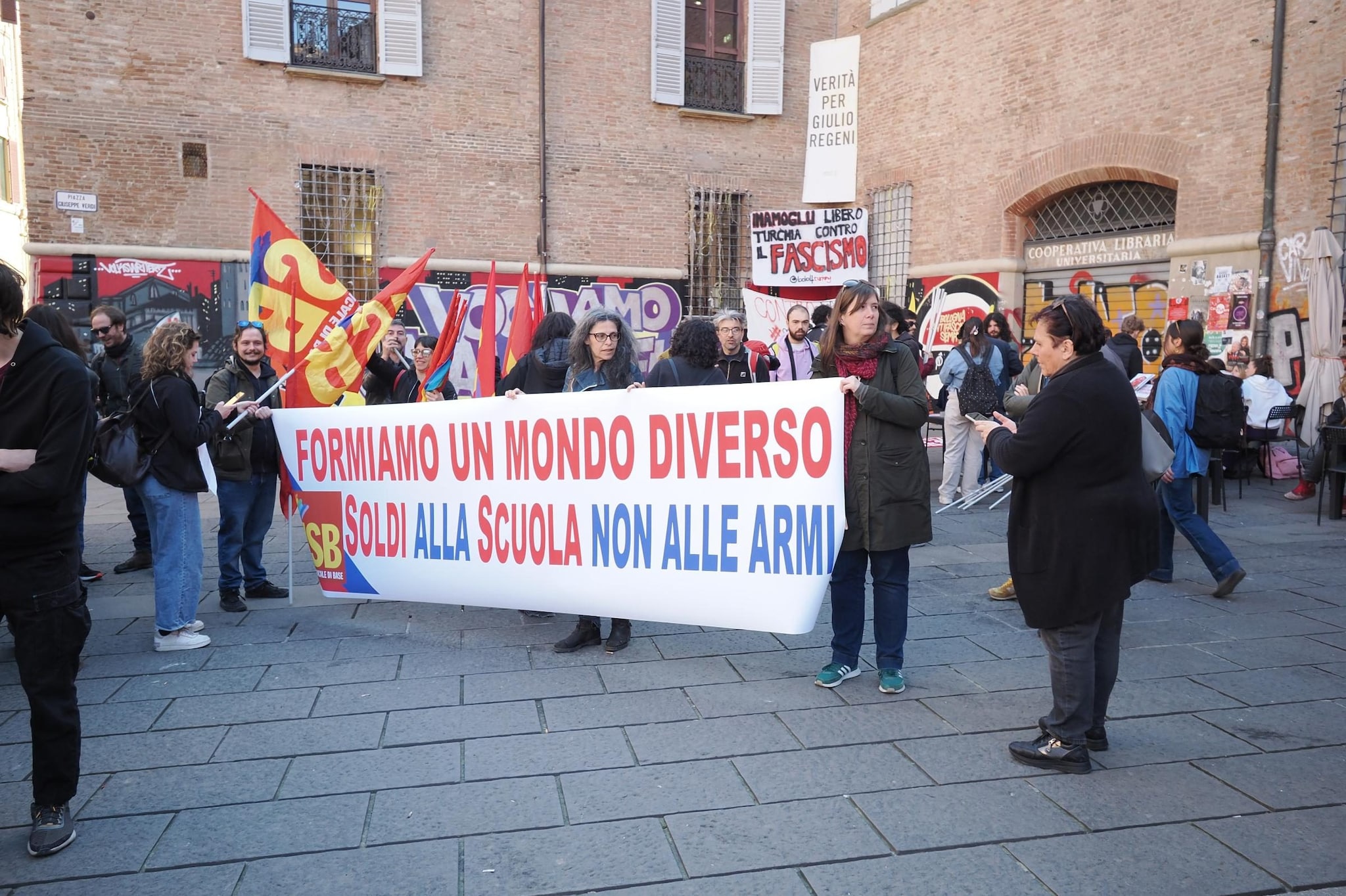 Il pericoloso nazionalismo nei nuovi programmi di Valditara: sabato si manifesta per la scuola democratica