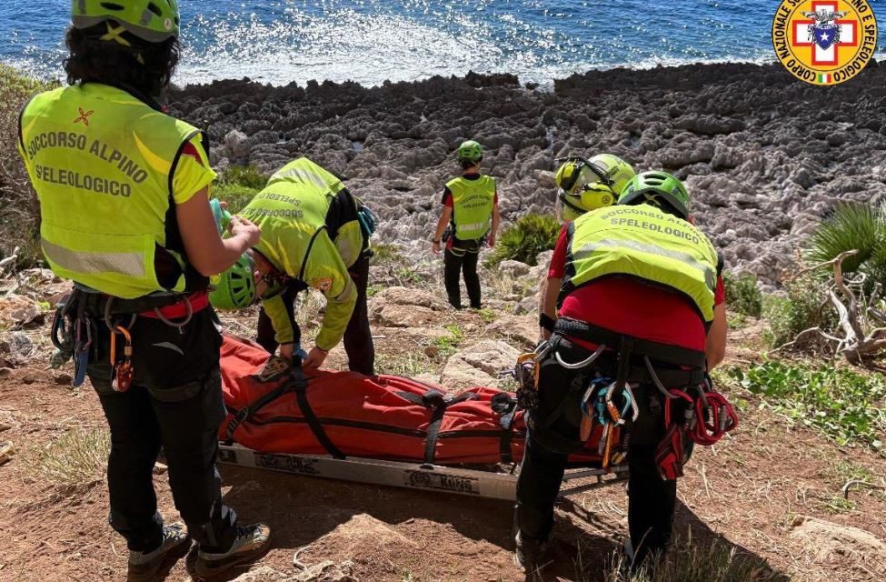 Masso si stacca improvvisamente e travolge scalatrice: donna muore davanti all'amica a San Vito Lo Capo