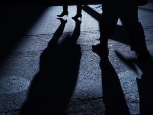 stalker-notte-donna-300x225.jpg
