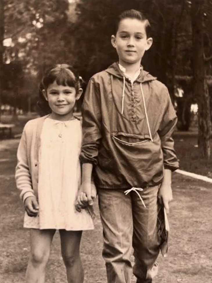 Trottner insieme al fratello in una foto d’epoca (Foto Facebook).