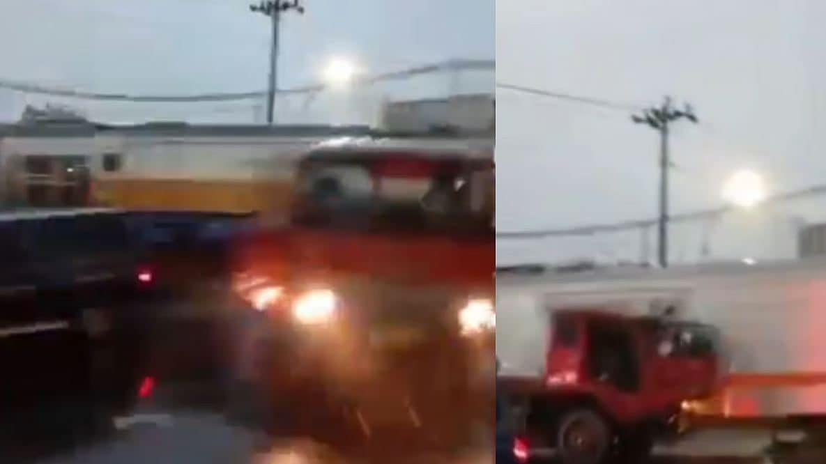 Camion si blocca nel traffico, treno lo travolge e lo trascina via: il video dello schianto in Indonesia