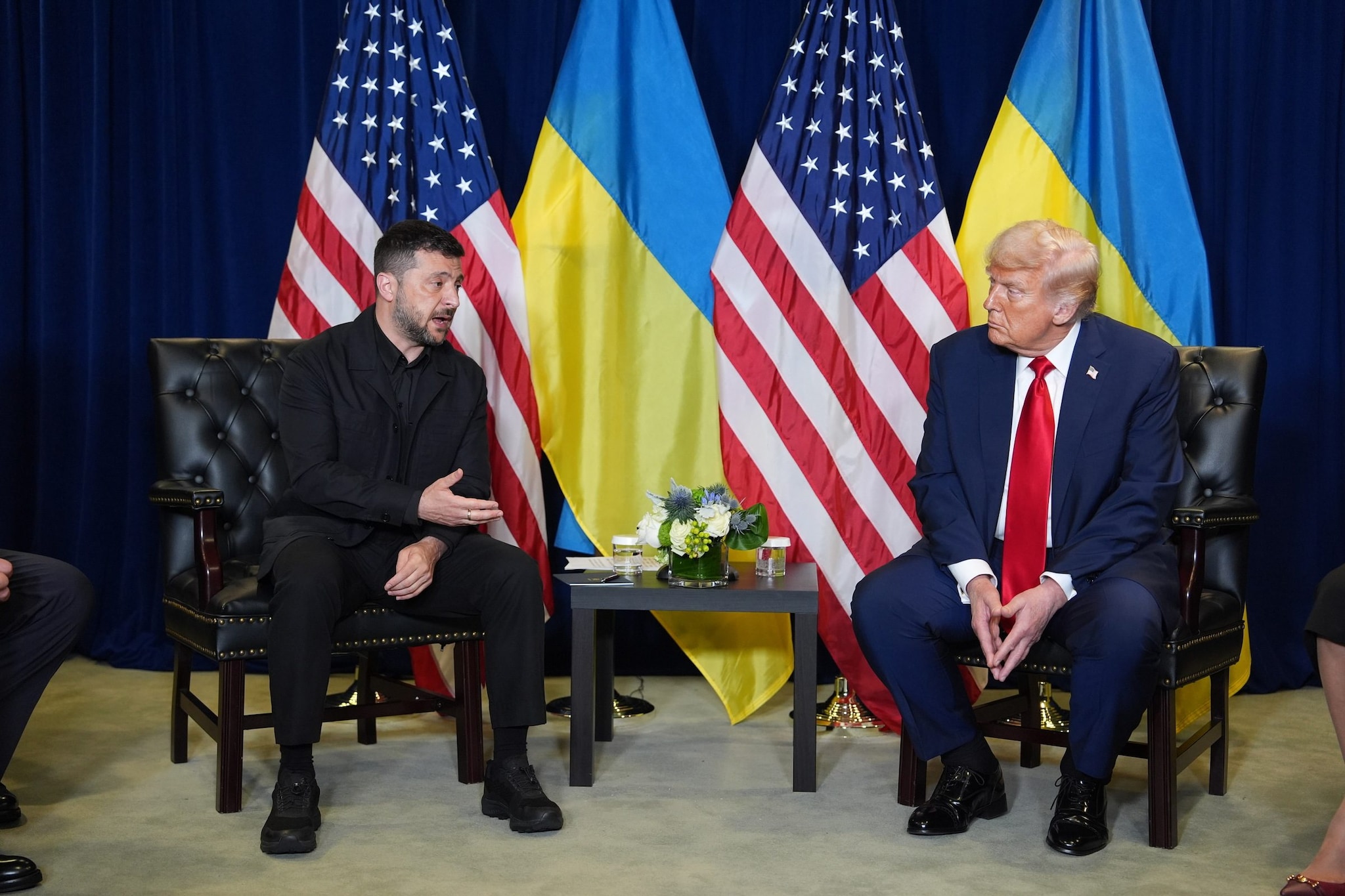 Guerra Ucraina-Russia, Zelensky: "Momento difficile, siamo a un bivio”. Putin: “Se Kiev rifiuta il piano Usa prenderemo altre città"