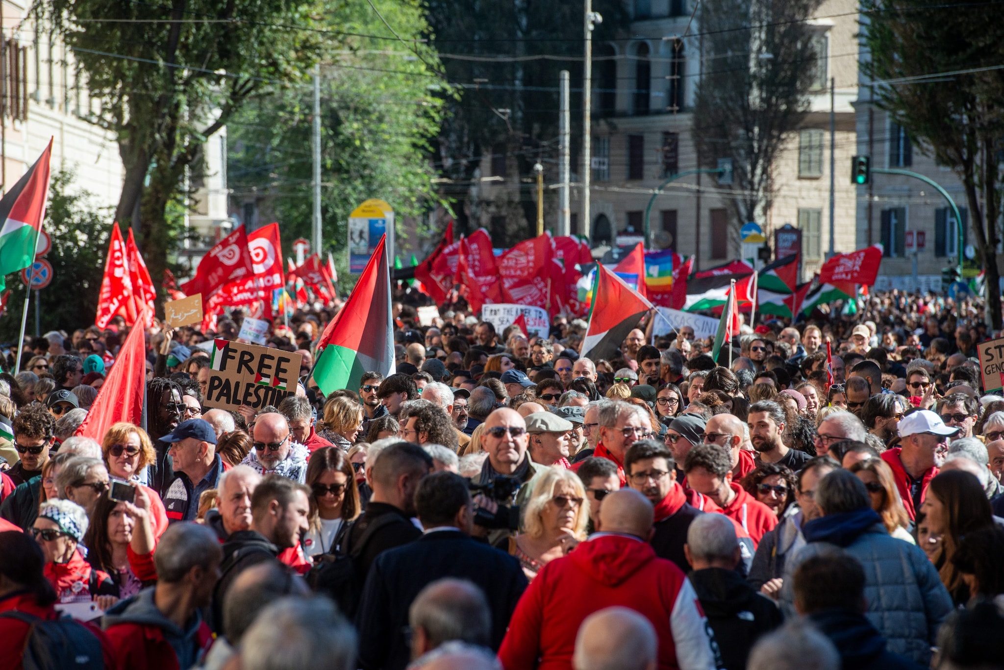 Meloni, Salvini e chi si indigna per una protesta di venerdì non hanno capito cosa vuol dire scioperare