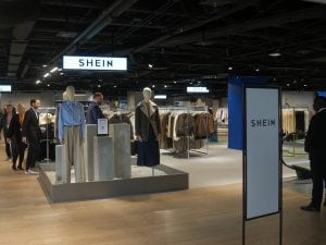 Cos&#8217;è la nuova tassa sui pacchi extra Ue che il governo vuole inserire nella legge di Bilancio