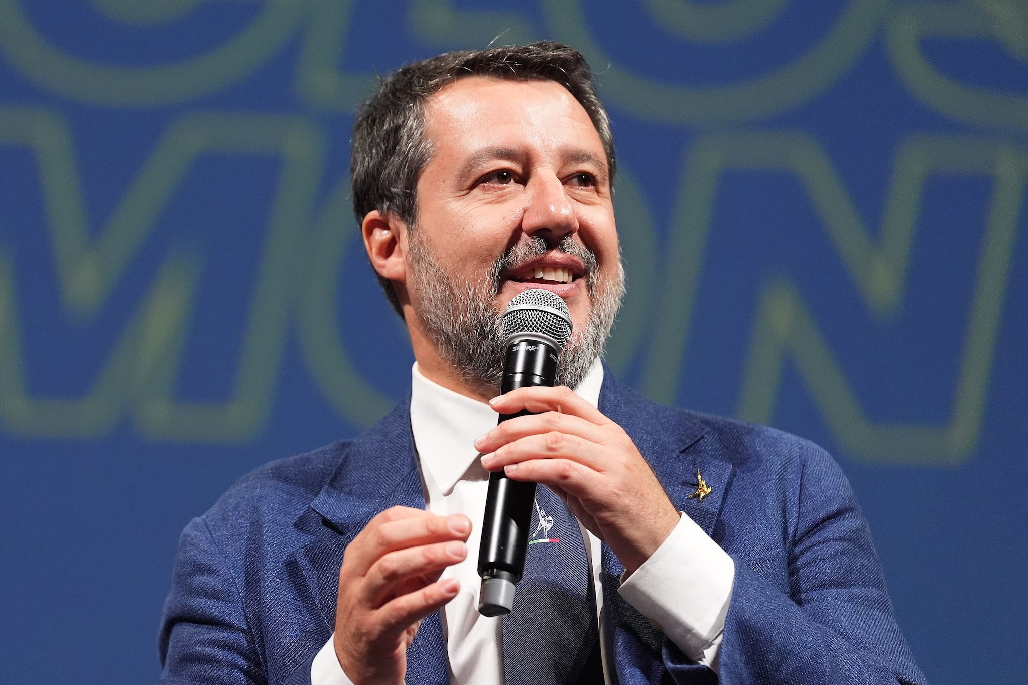 Salvini su sostegno a Kiyv: "Niente soldi all'Ucraina se invece di aiutare bambini si pagano mignotte e ville all'estero"