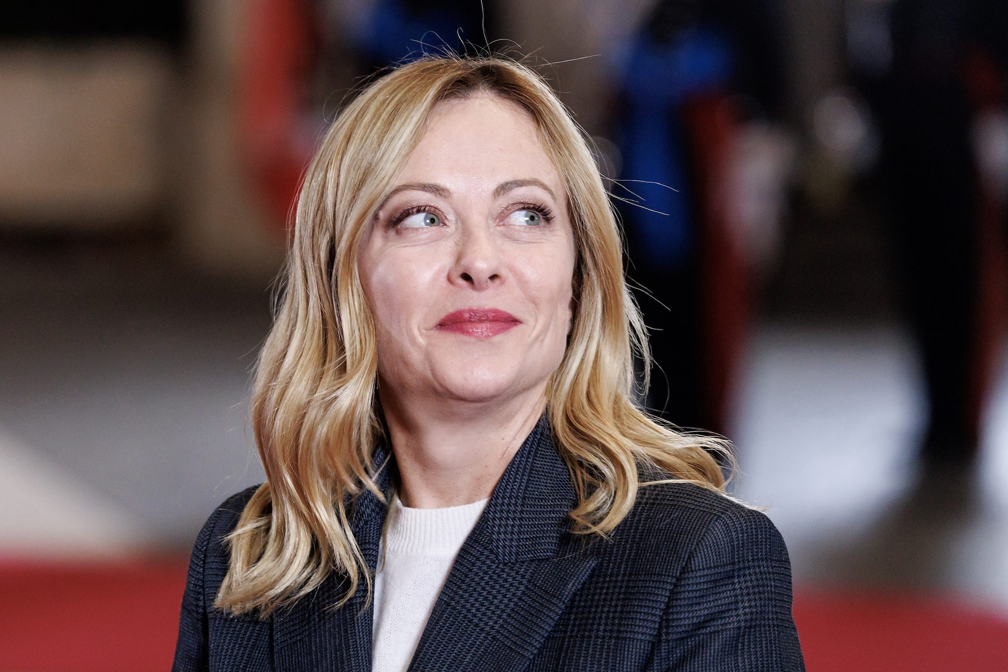 Sondaggi politici, questa settimana tutto il centrodestra in lieve calo, Fdi stabile sopra il 30%