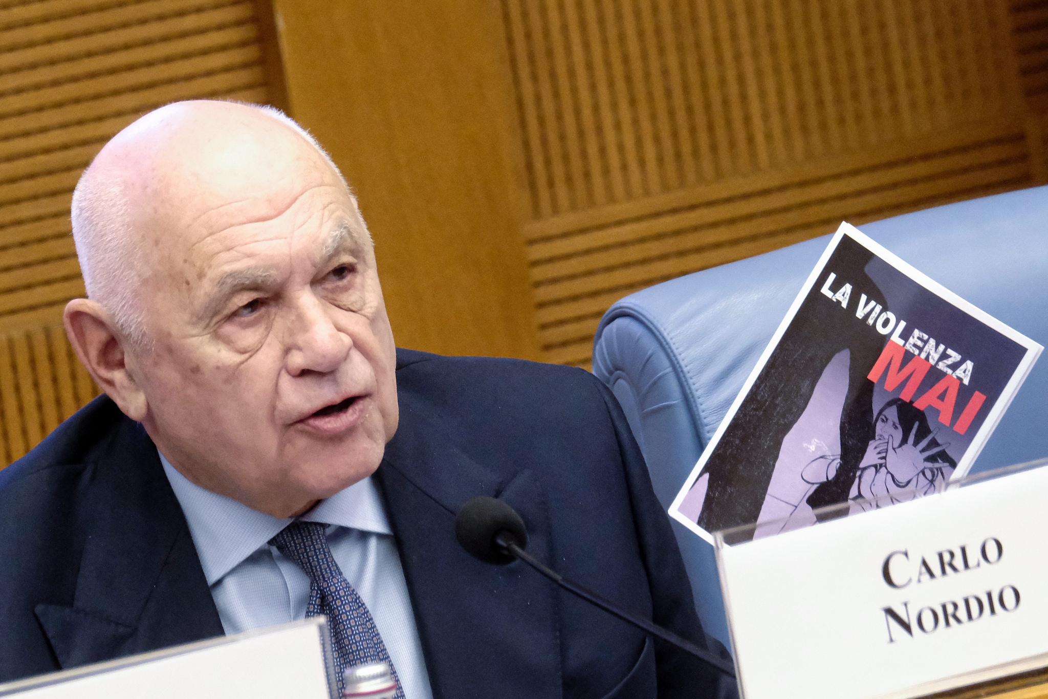 Dire che la violenza sulle donne è nel codice genetico di noi maschi come fa Nordio serve solo ad assolverci