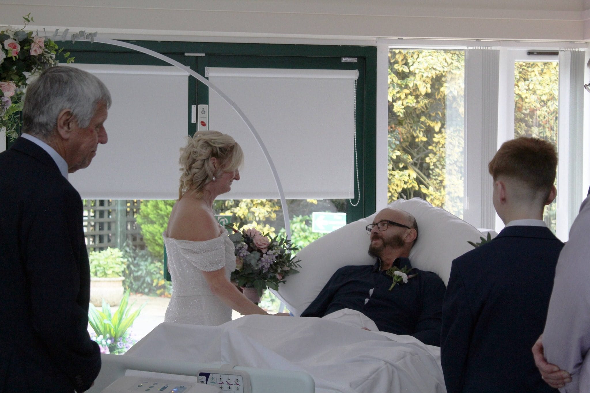 Lui malato di tumore, peggiora: lei lo sposa in neanche 48 ore. Il matrimonio celebrato in clinica