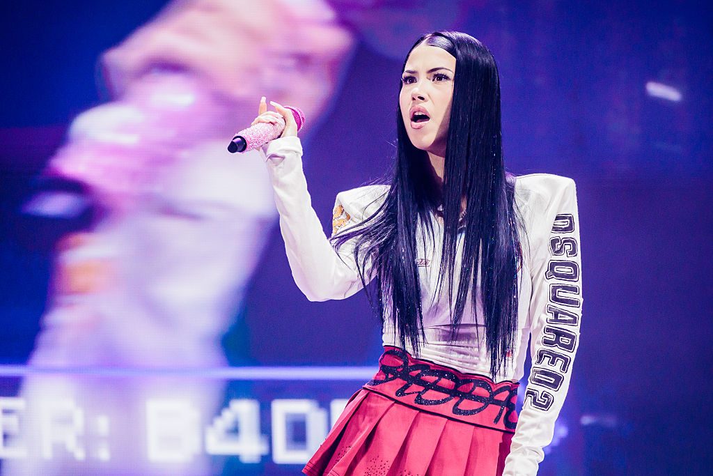 Spray al peperoncino al concerto di Anna Pepe a Bologna: evento sospeso e fuga dall'Unipol Arena