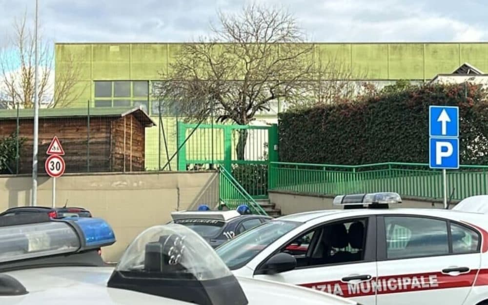 Cosa sappiamo sulla tragedia all’asilo di Arezzo in cui è morto soffocato un bimbo di 2 anni