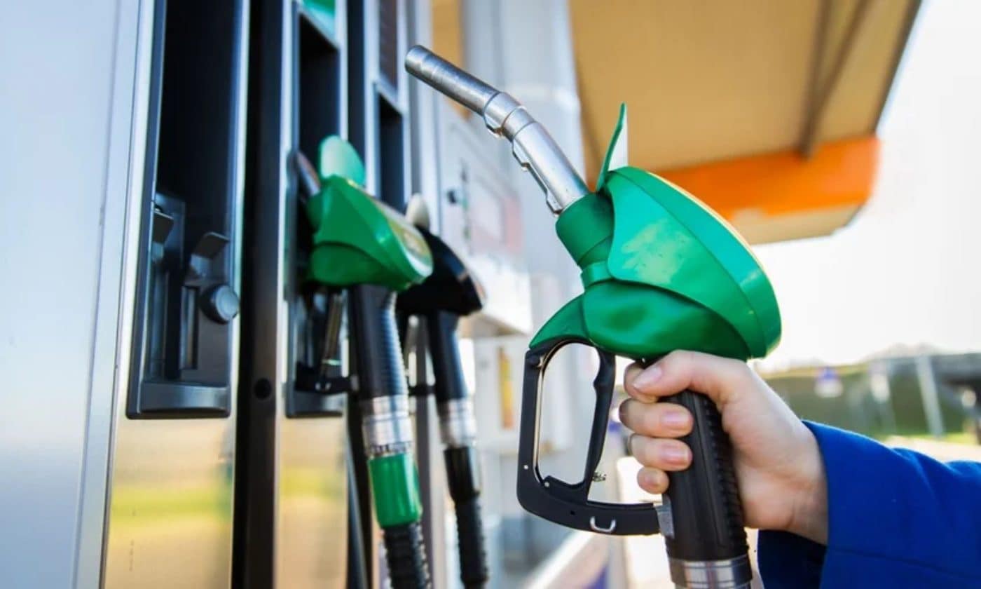 Prezzi di benzina e diesel si impennano con la guerra, ora il gasolio supera i due euro al litro dappertutto