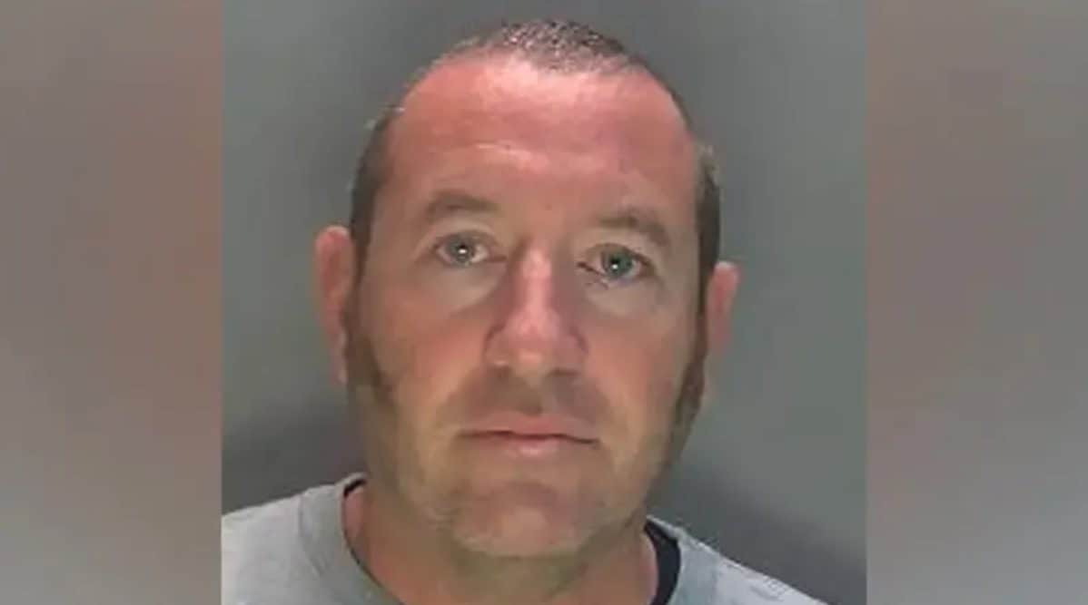 Il poliziotto stupratore inglese condannato per violenza anche su 12enne: "Nessuno è al di sopra della legge"