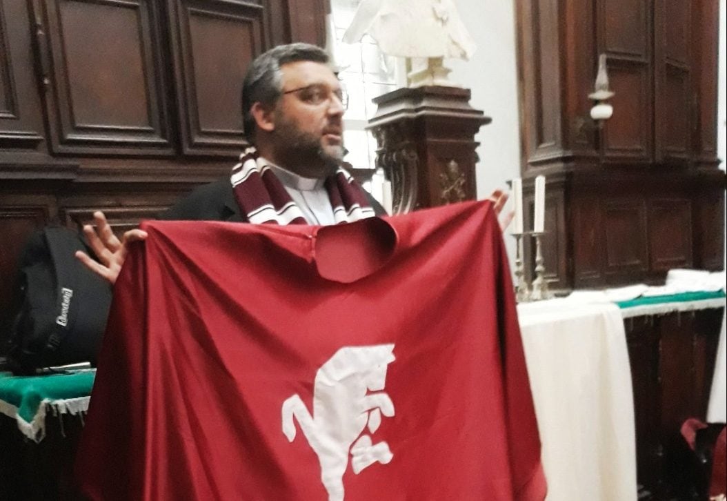 Terribile schianto per il cappellano del Torino Calcio, Don Riccardo Robella è grave: "Ora tifiamo noi per lui"