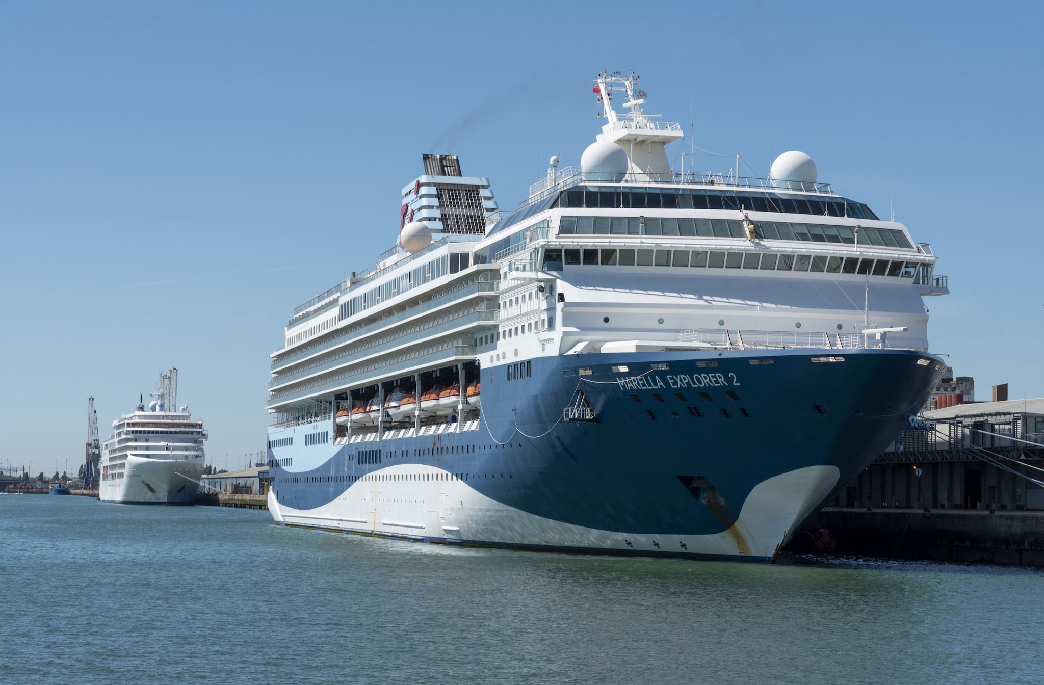 Uomo cade in mare da una nave da crociera a Tenerife: ricerche in corso