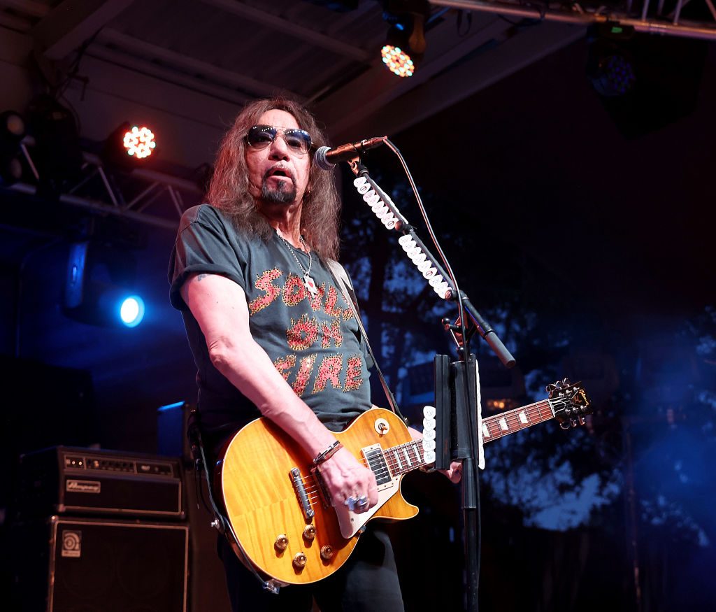 Ace Frehley morto dopo una caduta, le cause del decesso del chitarrista dei Kiss