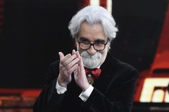 Addio a Peppe Vessicchio, il maestro che ha dato valore al "dirige l'orchestra" di Sanremo