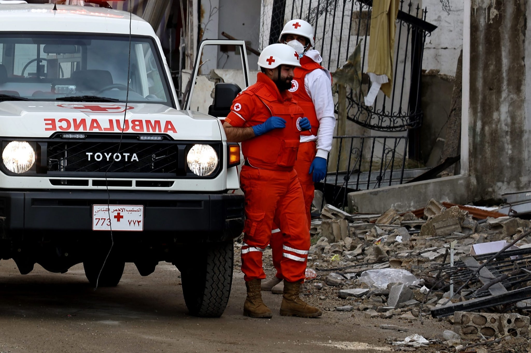 Attacco di Israele in un campo profughi palestinese nel Sud del Libano: almeno 11 morti
