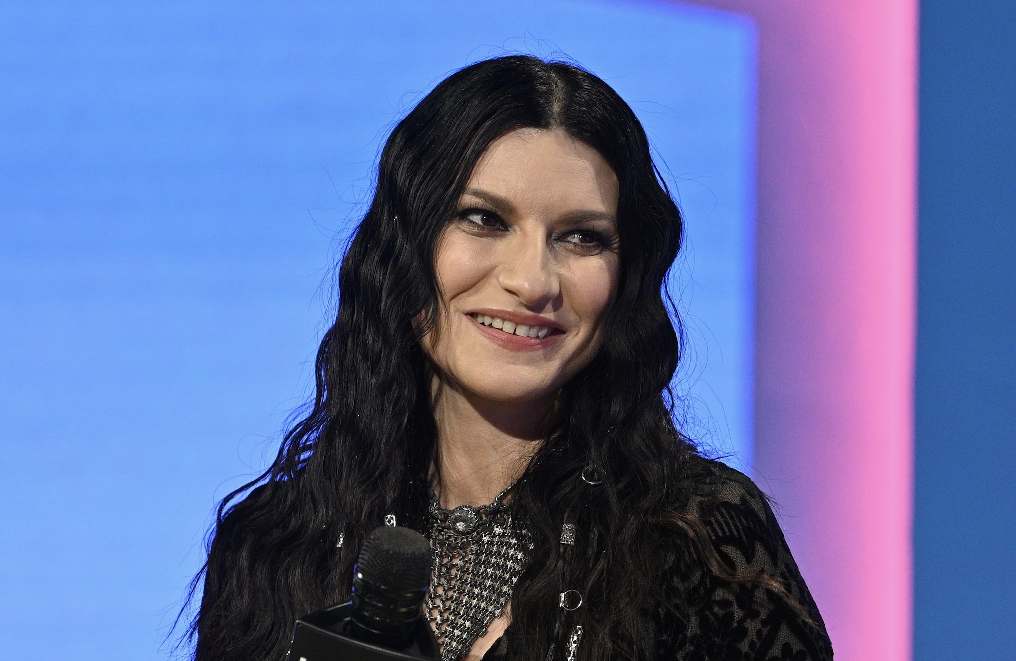 Tra Grignani e Pausini raggiunto l'accordo per La mia storia tra le dita: "La nuova versione resterà sul mercato"
