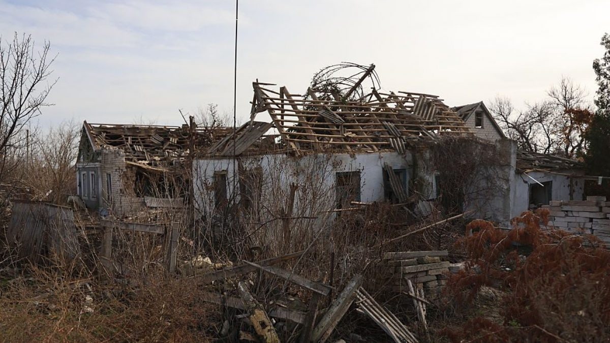 Kherson, un casa distrutta dai raid russi