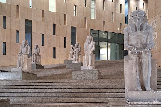 La Grande Scalinata d’onore con statue regali – ph Prof.ssa Rosanna Pirelli