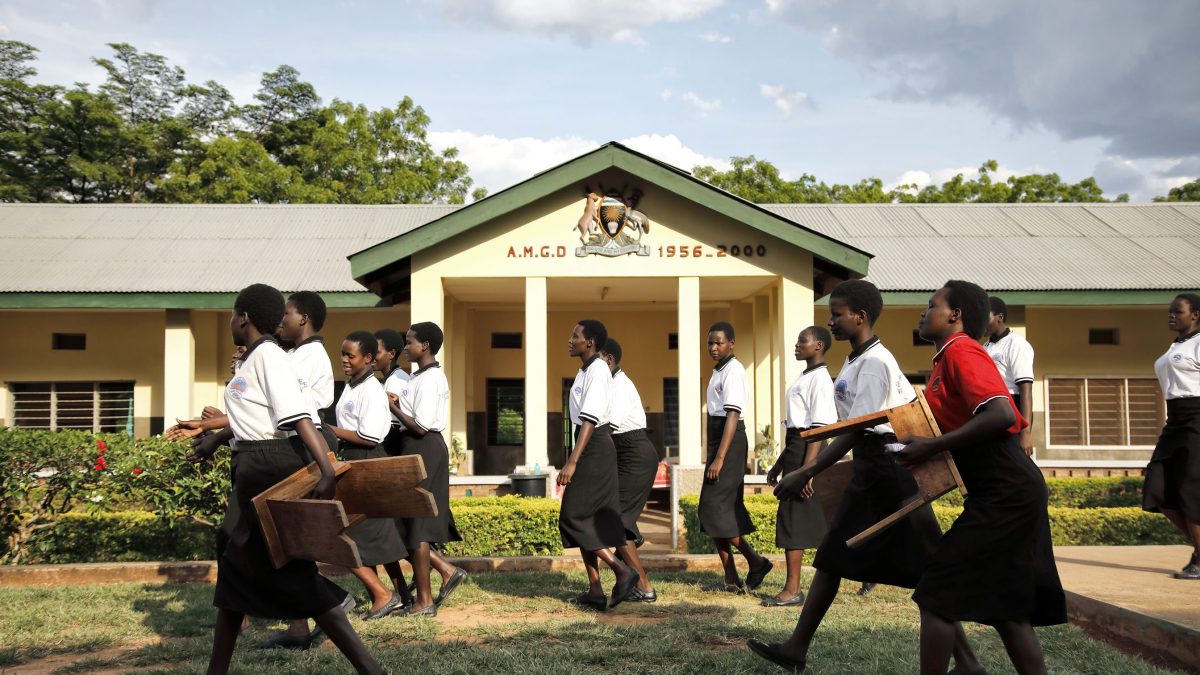 Studentesse della scuola di ostetricia di Kalongo – Foto Fondazione Ambrosoli.