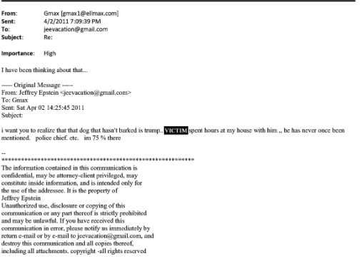 Una delle e-mail inviate da Epstein su Trump. 