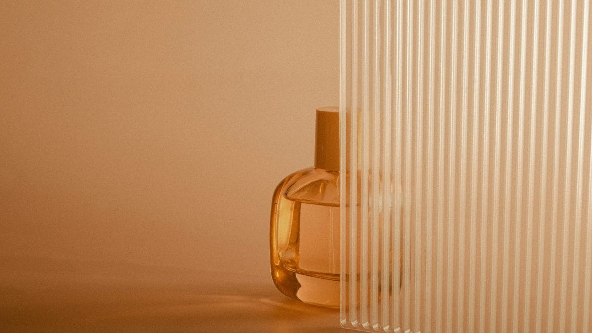 Boccetta di un profumo da donna