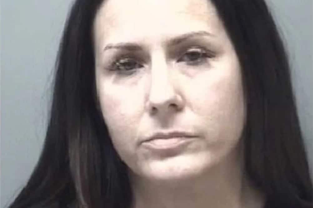 Mamma fa sesso col fidanzatino 14enne della figlia e rimane incinta: scoperta e arrestata dopo il parto