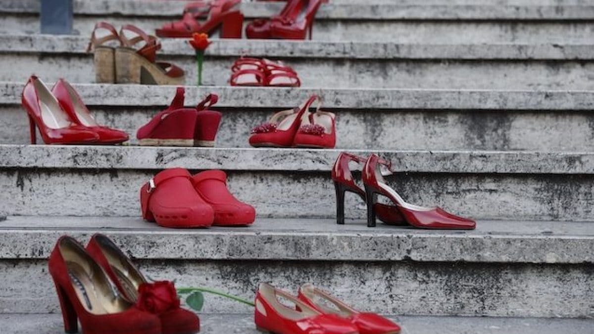 Scarpe rosse contro la violenza sulle donne – ph Cecilia Fabiano :LaPresse