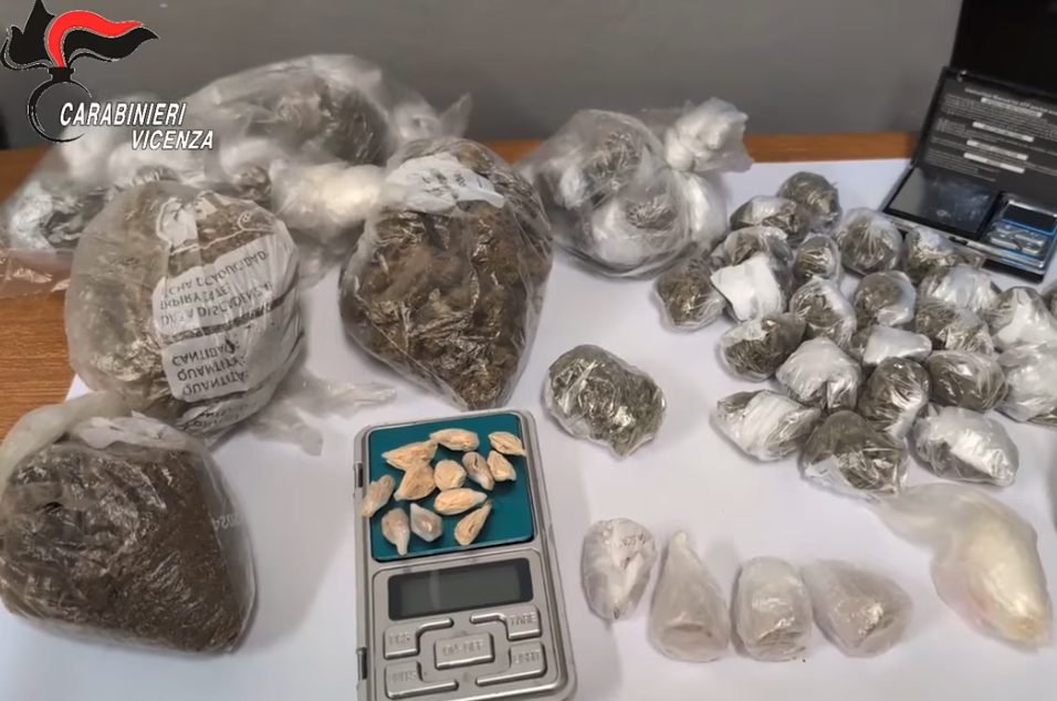 "Ho 40 ovuli di cocaina nel mio corpo": come funzionava il cartello dei pusher nigeriani dall'Olanda all'Italia