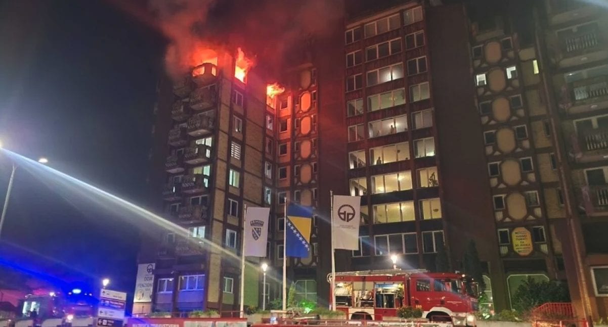 Tragedia in Bosnia: la casa di riposo di Tuzla distrutta dalle fiamme, dieci morti e venti feriti