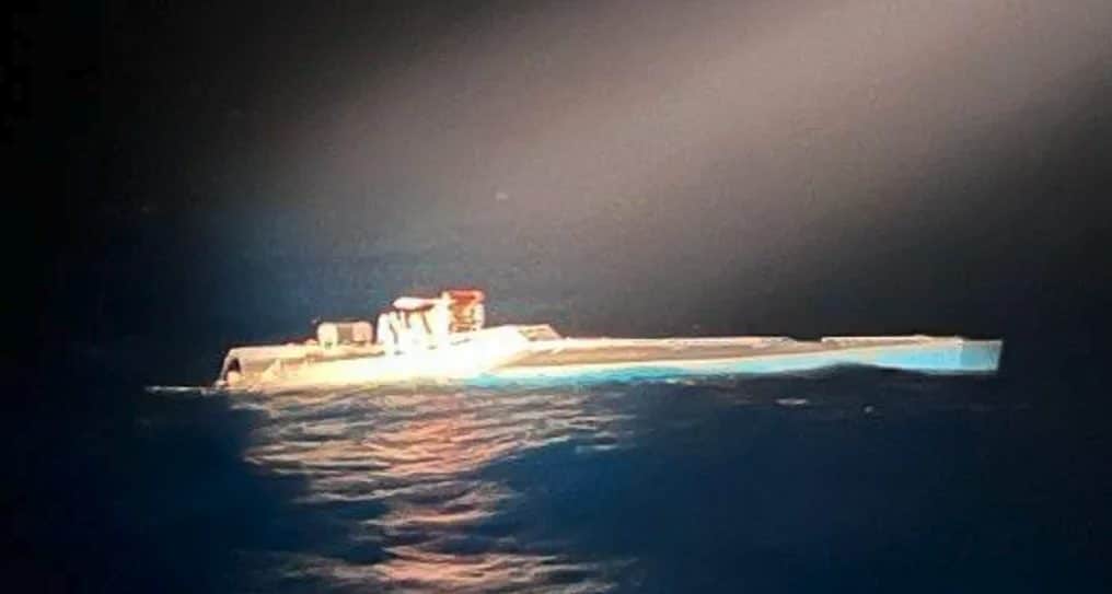Narco-sommergibile artigianale intercettato nell’Atlantico: sequestrate 1,7 tonnellate di cocaina