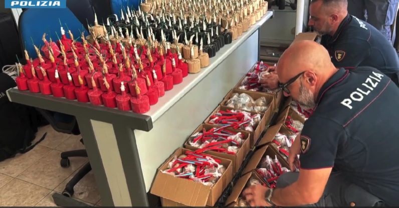 Catania, sequestrati 1.500 ordigni artigianali spediti con un corriere: il video dell'esplosione