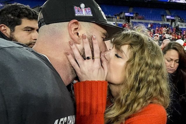 Il significato di "parasociale", la parola per chi sente una connessione con una persona famosa che non conosce