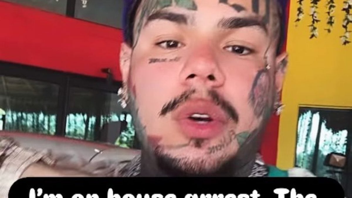 Tekashi 6ix9ine in uno screen del video postato sui social dopo il furto in casa