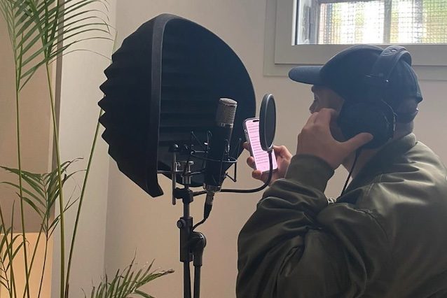 Tony Maiello mentre registra Sopravvivere (via Instagram)