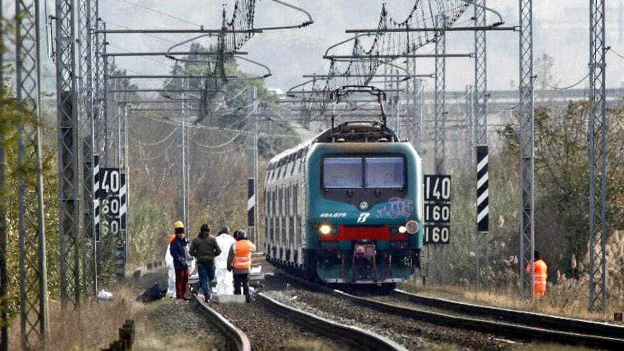 Persona investita sui binari sulla Linea Venezia - Bologna, treni fermi e ritardi fino 120 minuti
