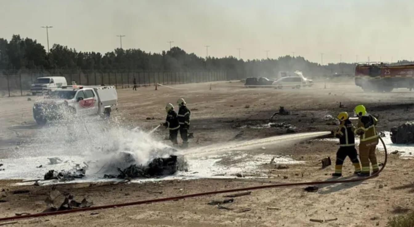 I soccorsi dopo lo schianto aereo all’Airshow di Dubai