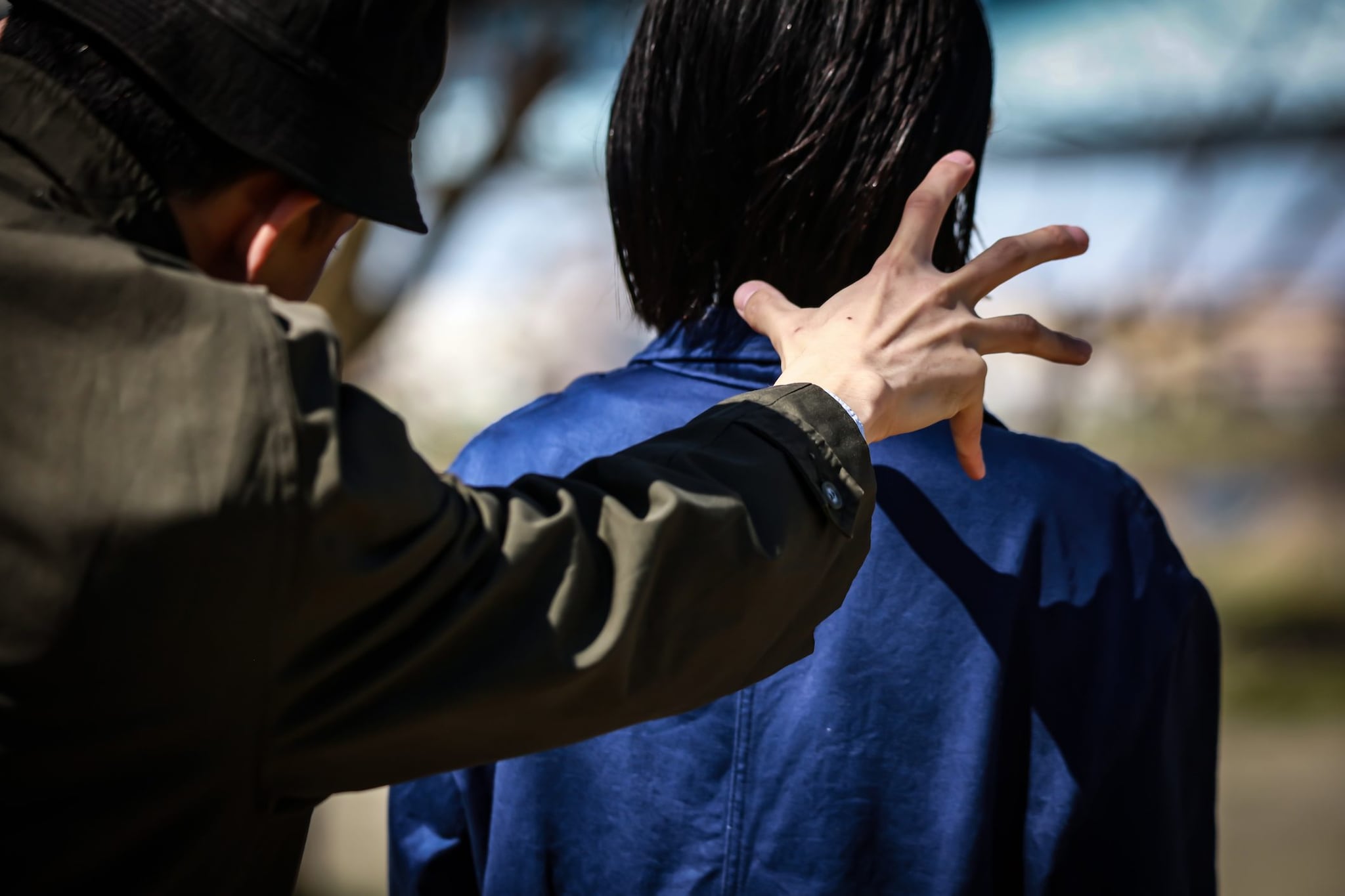 Molestata e aggredita a Bologna, interviene un ragazzo: "Le stava facendo male, mi sono messo tra loro”