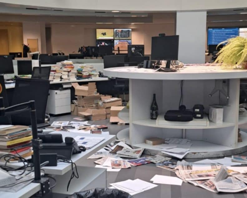 "Complici del genocidio a Gaza": ProPal occupano e vandalizzano la redazione de La Stampa a Torino