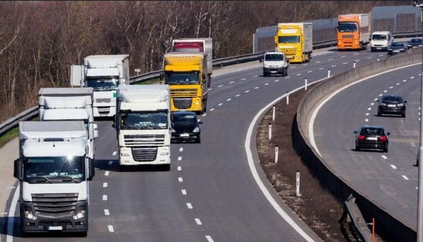 Guida contromano in A1 e percorre un chilometro e mezzo: paura a Bologna