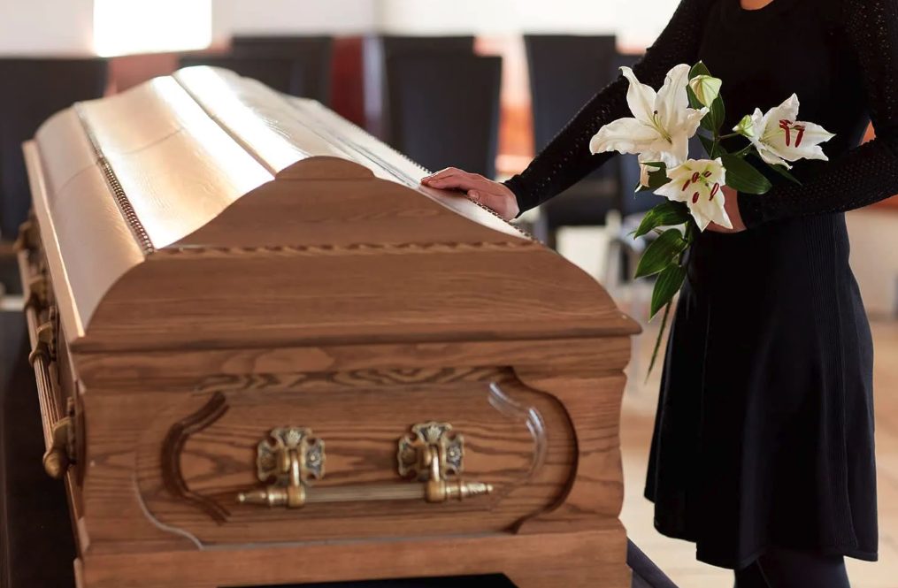 Funerale senza corpo a Ferrara: la bara tumulata è vuota. Presentato esposto in procura: cosa è successo