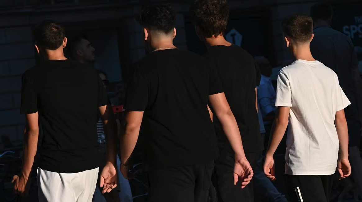 La mamma del 15enne disabile seviziato dai coetanei a Torino ad Halloween: “È stato rovinato a vita”