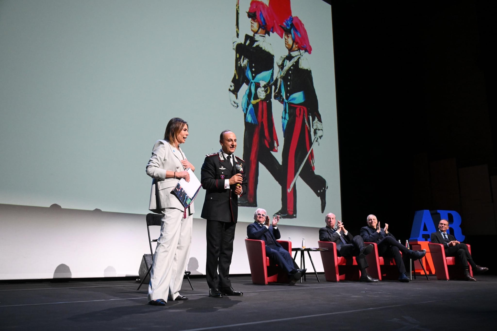 "Investiamo sui giovani che sono il futuro": il generale Luongo alla presentazione del Calendario dei Carabinieri