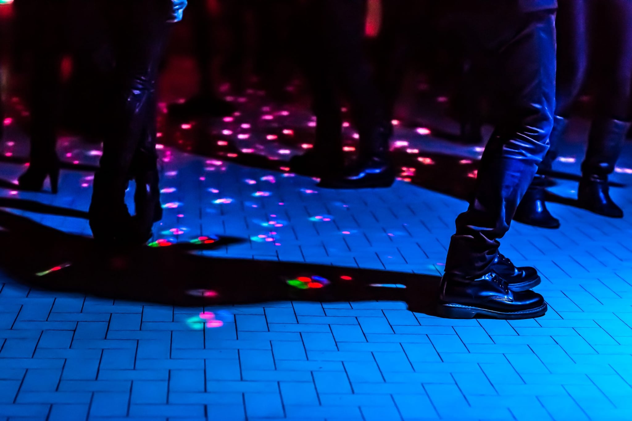 "Stranieri non entrano", ragazzo denuncia razzismo in disco a Cesenatico. Il locale: "Nessuna discriminazione"