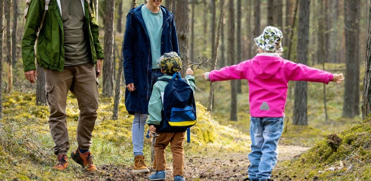 Allontanati dai genitori e dalla casa nel bosco a Chieti, l’avvocato: “Bimbi consapevoli, non hanno mai pianto”