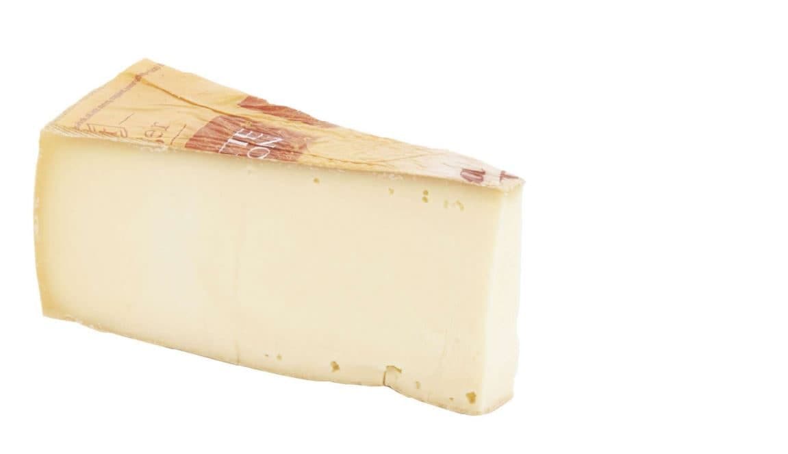 Formaggio ritirato dai supermercati per rischio listeria, allerta del Ministero: "Non consumatelo"